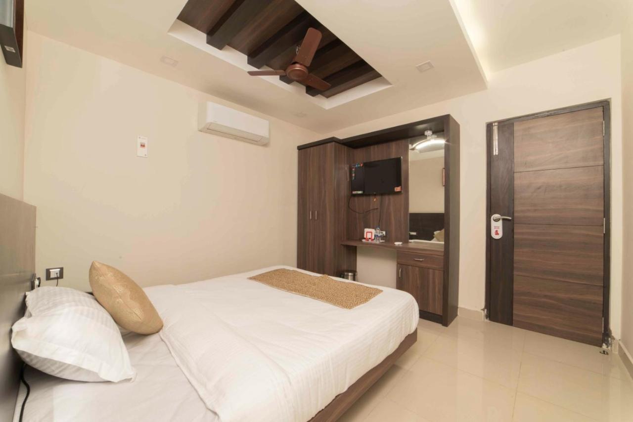 Hotel Sami V Landmarks Arantangi Exterior photo